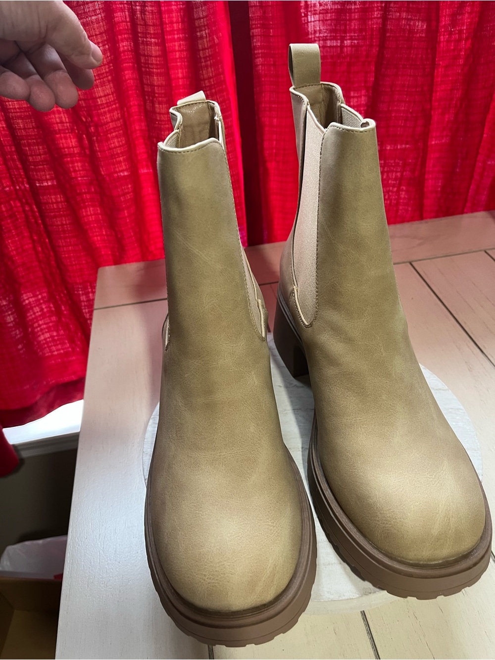 Chelsea Platform Ankle Boots in Tan size 10 woman’s NEW